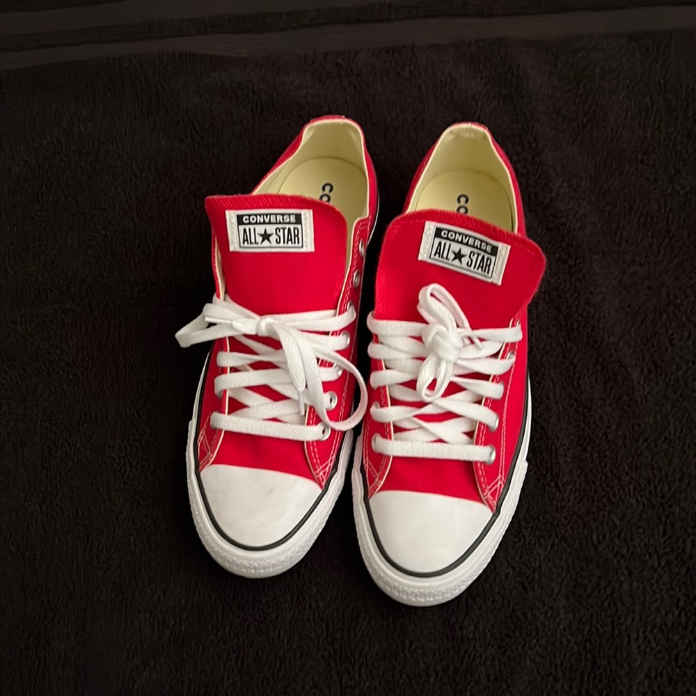 Size 9 Mens converse Red